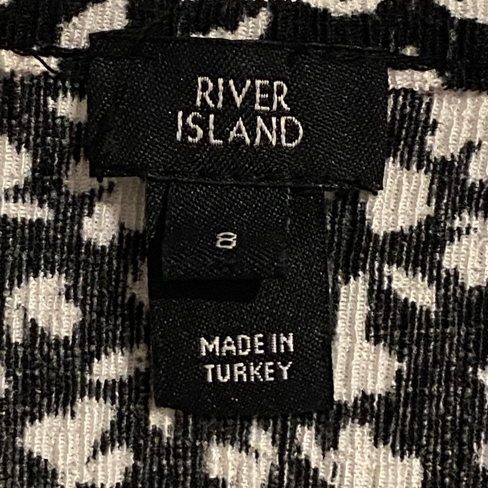 River Island | NWOT flared sleeve ditsy floral smock top in black and white - Picture 8 of 8